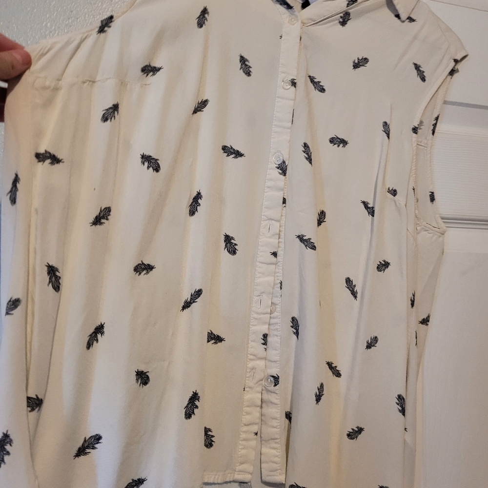 Button up feather tank